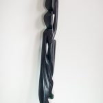 Afrykańska kobieta z wazą - kenijska rzeźba z hebanu 33 cm