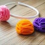 Opaska z filcową ozdobą oraz dwie przypinki - komplet.